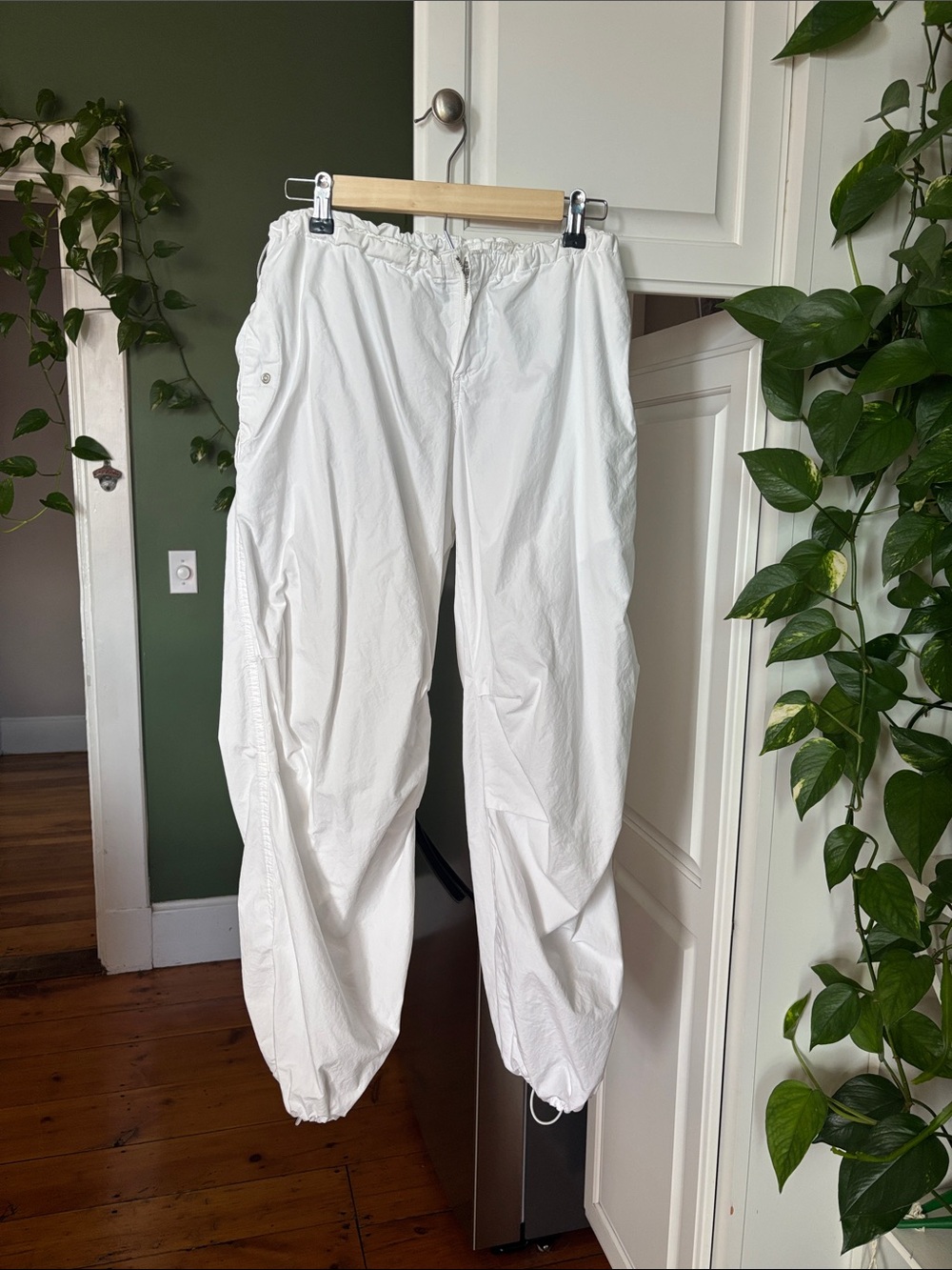 White Elastic-Waist Jogger Pants